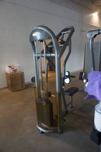 lot 17 image: Matrix Seated Row Weight Training Exercise Machine