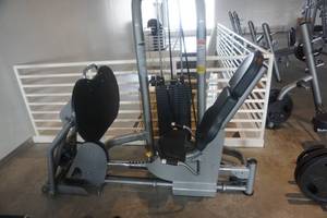 lot 22 image: Matrix Aura Leg Press Weight Training Exercise Machine