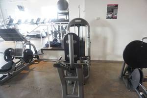 lot 23 image: Matrix Aura Calf Press Weight Training Exercise Machine