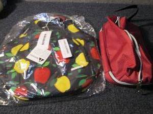 lot 19 image: Insulated Lunch Bag, Toiletry Bag...