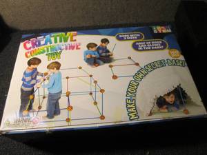 lot 21 image: Creative Constructive Toy...