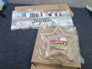 lot 73 image: 2 Wall Dcor Items...