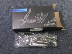 lot 107 image: Multitool...