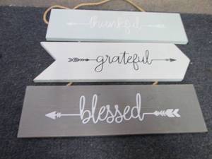 lot 125 image: 3 Sign Wall Dcor...