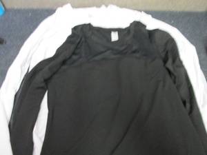lot 158 image: 2 Medium Long Sleeved WorkOut Runni...
