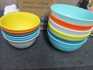 lot 189 image: 6 each Wheat Straw Bowls in 2 Sizes...