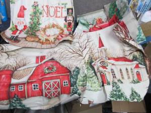 lot 351 image: 4 Double Sided Christmas Pillow Cov...