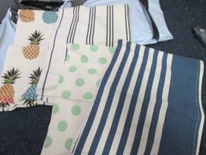 lot 357 image: 2- 4pks Kitchen Towels...