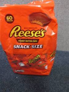 lot 388 image: 33 oz Bag Reeses Snack Size...
