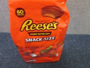 lot 390 image: 33 oz Bag Reeses Snack Size...