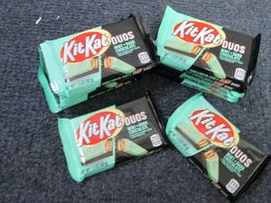 lot 400 image: 12- 1.5 oz KitKat Duos...