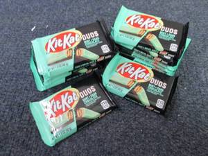 lot 401 image: 12- 1.5 oz KitKat Duos...
