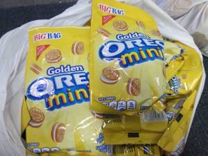 lot 413 image: 18-3 oz Bags Golden Oreos Minis...