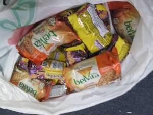lot 422 image: 18- pks BelVita Bars...