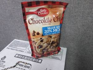lot 495 image: 10-21 oz Pks Betty Crocker Chocolat...