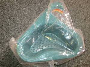 lot 25 image: package of 4 drains bins for sinks ...