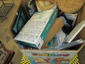 lot 80 image: pallet of misc please see pictures ...