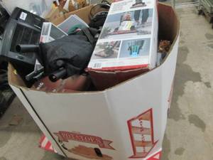 lot 82 image: pallet of misc please see pictures ...