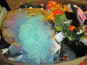 lot 83 image: pallet of halloween and more ...