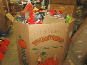 lot 114 image: pallet of halloween overstock ...