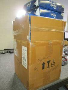 lot 142 image: 28 various purolator auto air filte...