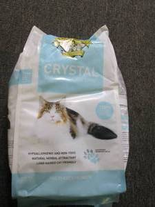 lot 184 image: 8lb bag of crystal the litter that ...
