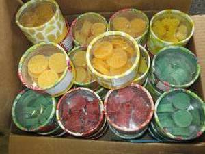 lot 235 image: box of 39 scented wax melts ...