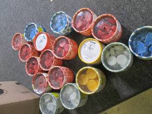 lot 237 image: box full of wax melts ...