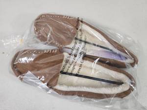 lot 14 image: New Stars Above Suede Leather Slippers  Slip on Shoes
