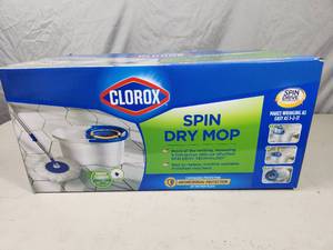 lot 26 image: New Clorox Spin Dry Mop