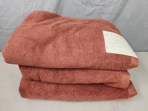 lot 47 image: 3 New Casaluna Organic Cotton Bath Towels