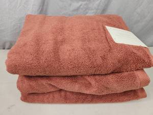 lot 48 image: 3 New Casaluna Organic Cotton Bath Towels