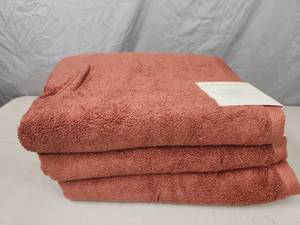 lot 49 image: 3 New Casaluna Organic Cotton Bath Towels