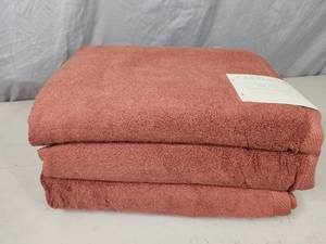 lot 50 image: 3 New Casaluna Organic Cotton Bath Towels