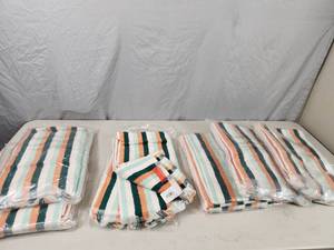lot 80 image: 12 New Opalhouse Hand Towels