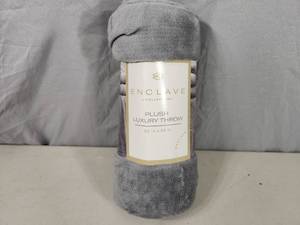 lot 105 image: New Enclave Plush Luxury Throw