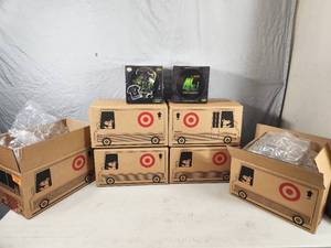 lot 117 image: 6 New Large Alien 50th Anniversary Funko Pop Collector Sets