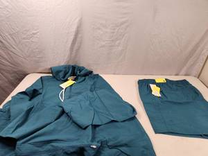 lot 131 image: New Short and Windbreaker Athletic Outfit