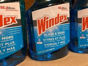 lot 123 image: Windex Glass Cleaner