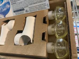 lot 4 image: Glade Plug-Ins