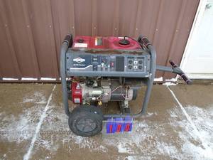 Briggs & Stratton 87507000 watt elite series generator. Runs & produces power.110220. Has electric start but key switch not working but jumping starter does. THIS ITEM HAS A RESERVE.