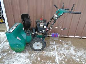 Murry 8 hp 27 snow blower with eletric start. Good used condition. Tested & works. As shown.