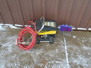 Wagner power painter with hose & gun. Powers up but not fully tested. As shown.