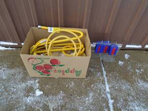Box of approx 12 new flexible gas lines. Some have adapter fittings. As shown.