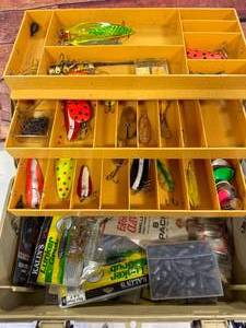 lot 1 image: Tacklebox full of Vintage Fishing Tackle