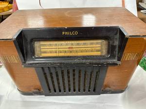 lot 11 image: Rare Philco Model 41-95T Tube Radio