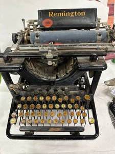 lot 26 image: Antique Remington Standard Typewriter