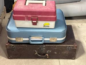 lot 28 image: Case & Tacklebox Lot