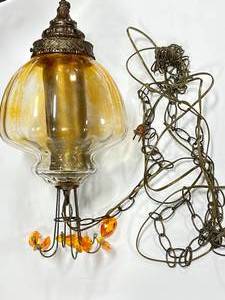 lot 40 image: Antique Mid Modern Lamp 19 Inch Tall