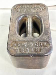 lot 49 image: Richardson Scale Co. 30lb New York Weight